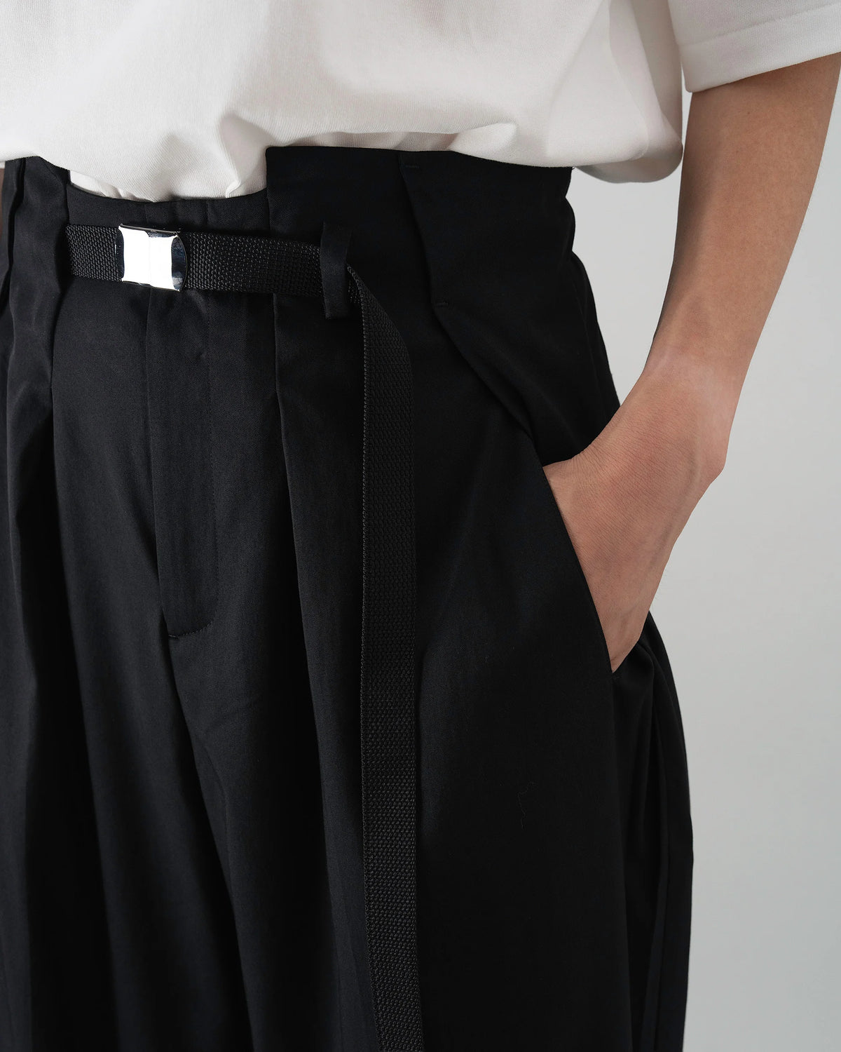 DOUBLE TUCK PANTS (BLACK)