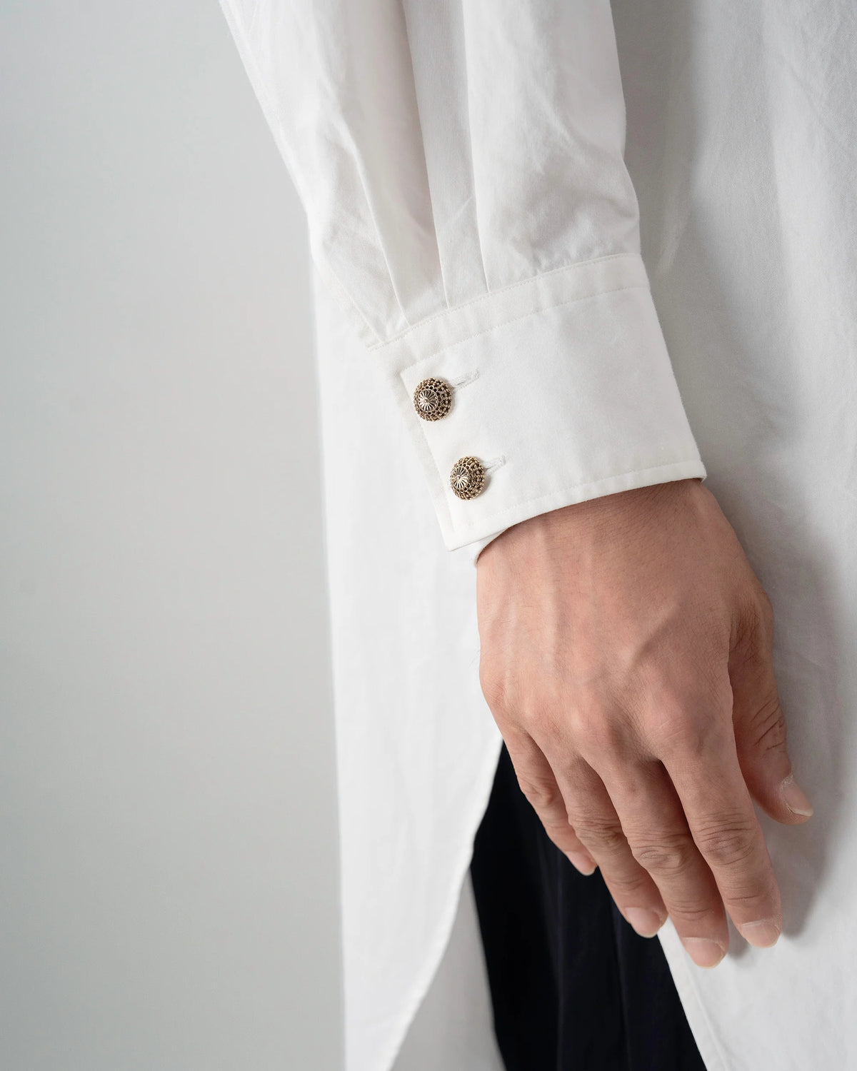 EMBROIDERY SHIRT (WHITE)