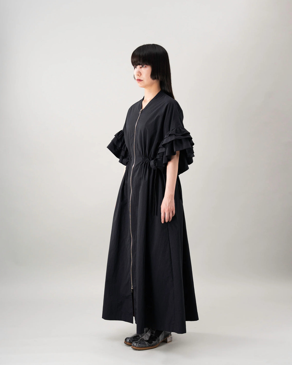 NO COLLAR ZIP DRESS (BLACK)