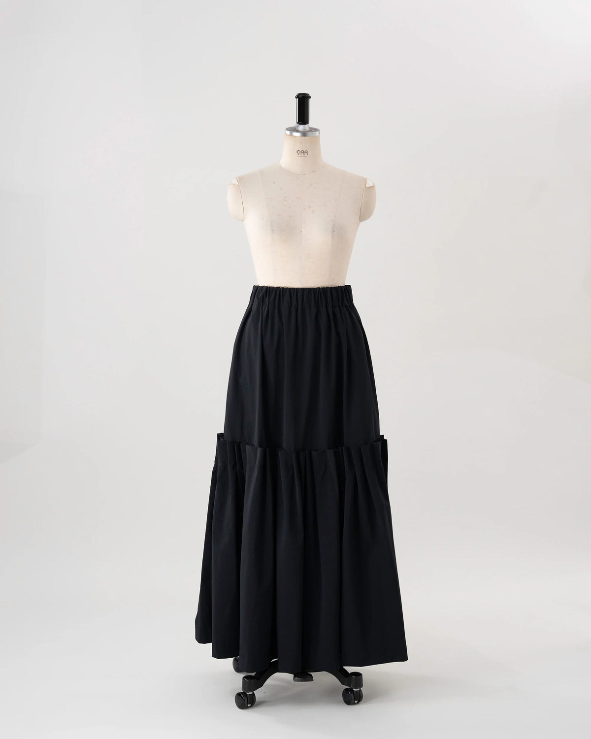 PLEAT A-LINE SKIRT (BLACK)