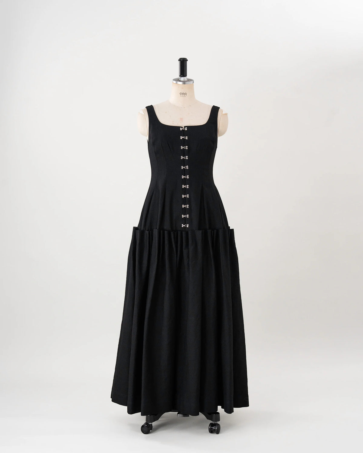 PLEAT DENIM DRESS (BLACK)