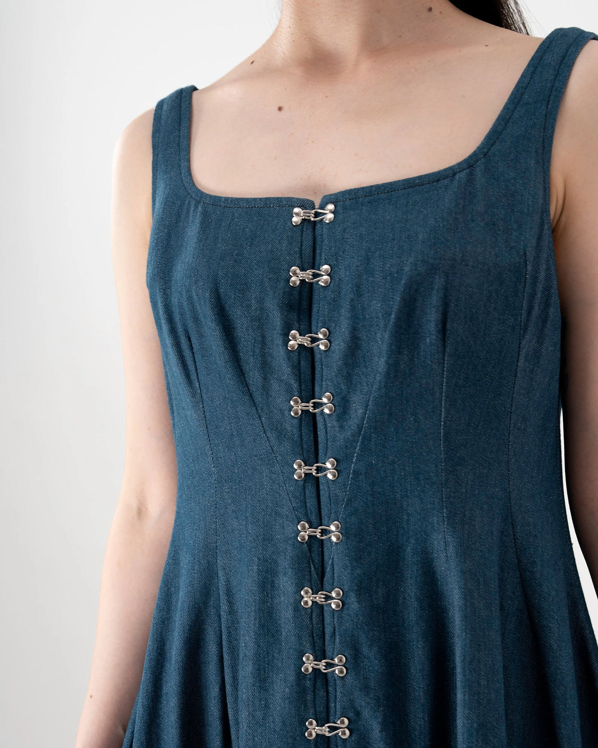 PLEAT DENIM DRESS (BLUE)