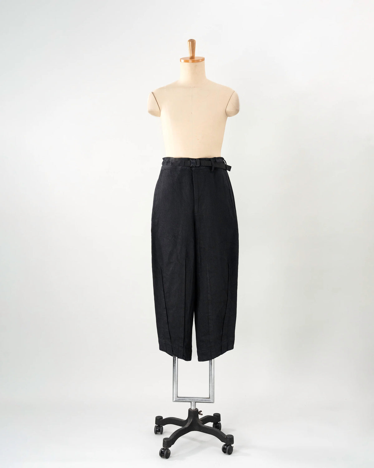 TAPERED DENIM PANTS