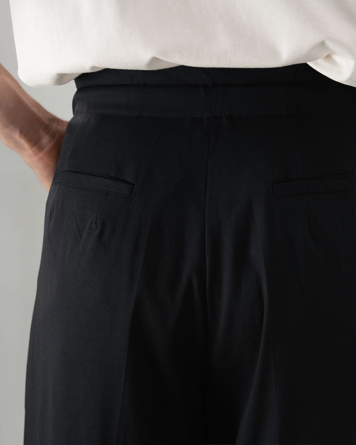 DOUBLE TUCK PANTS (BLACK)