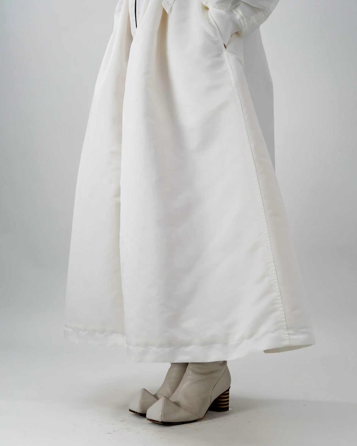 MA-1 DRESS (WHITE)