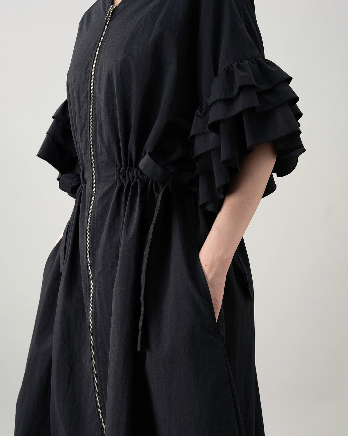 NO COLLAR ZIP DRESS (BLACK)