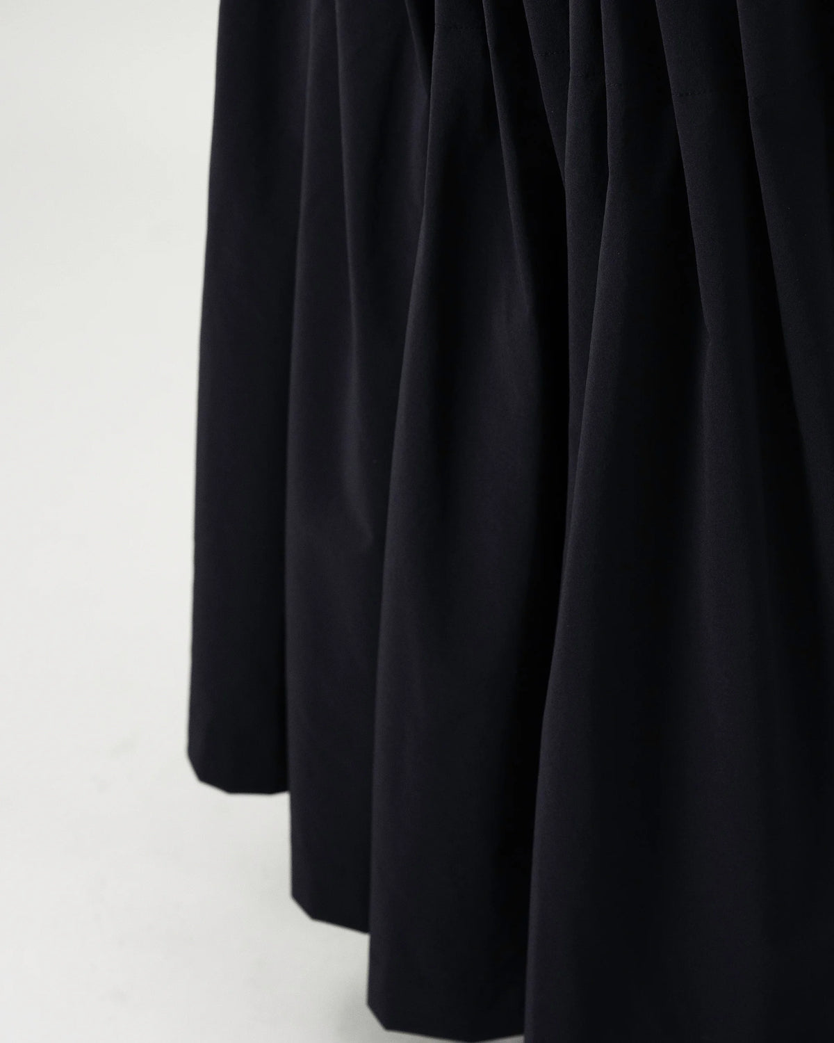 PLEAT A-LINE SKIRT (BLACK)