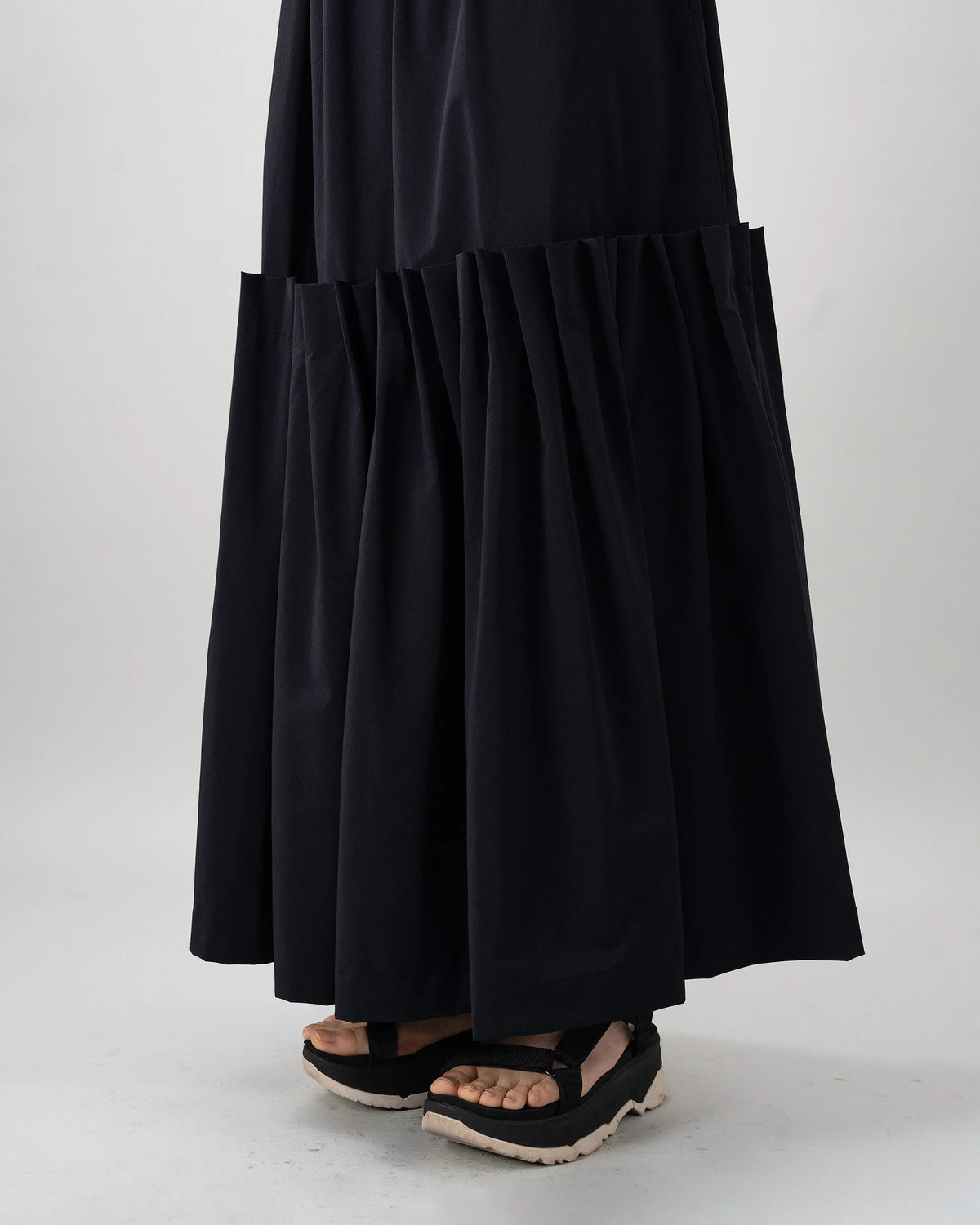 PLEAT A-LINE SKIRT (BLACK)