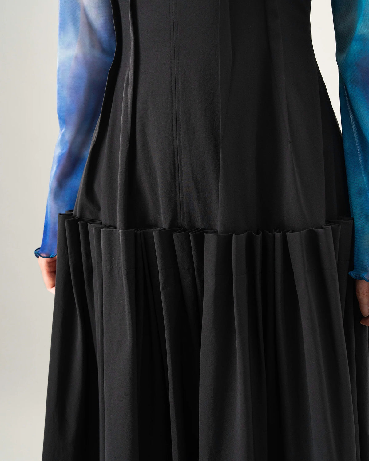 PLEAT CAMI DRESS (BLACK)