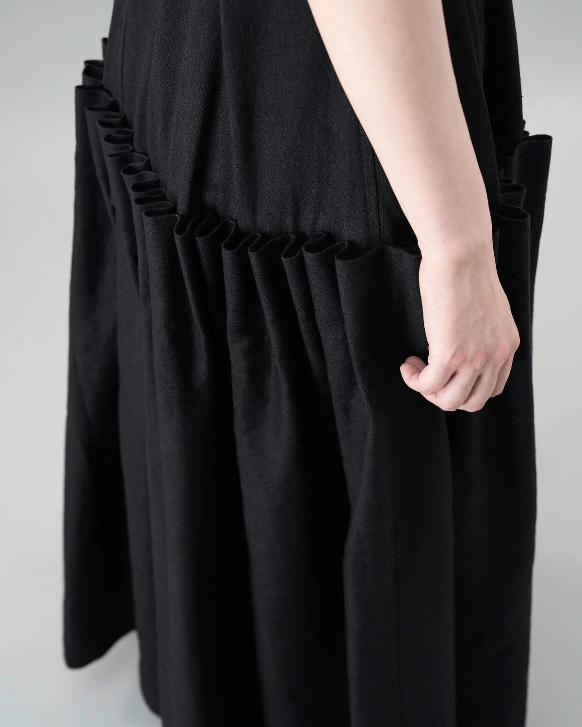PLEAT DENIM DRESS (BLACK)