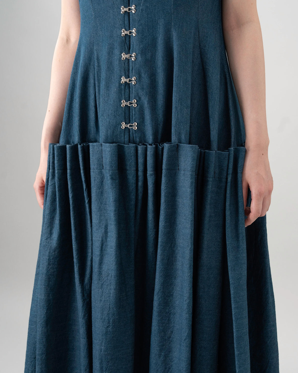 PLEAT DENIM DRESS (BLUE)