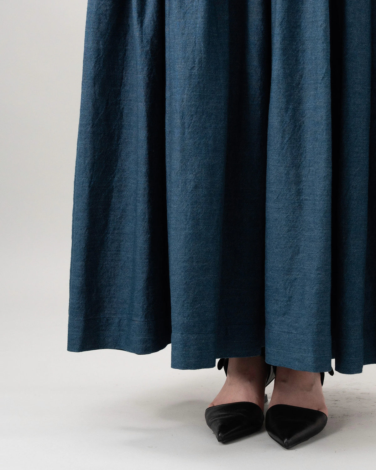 PLEAT DENIM DRESS (BLUE)