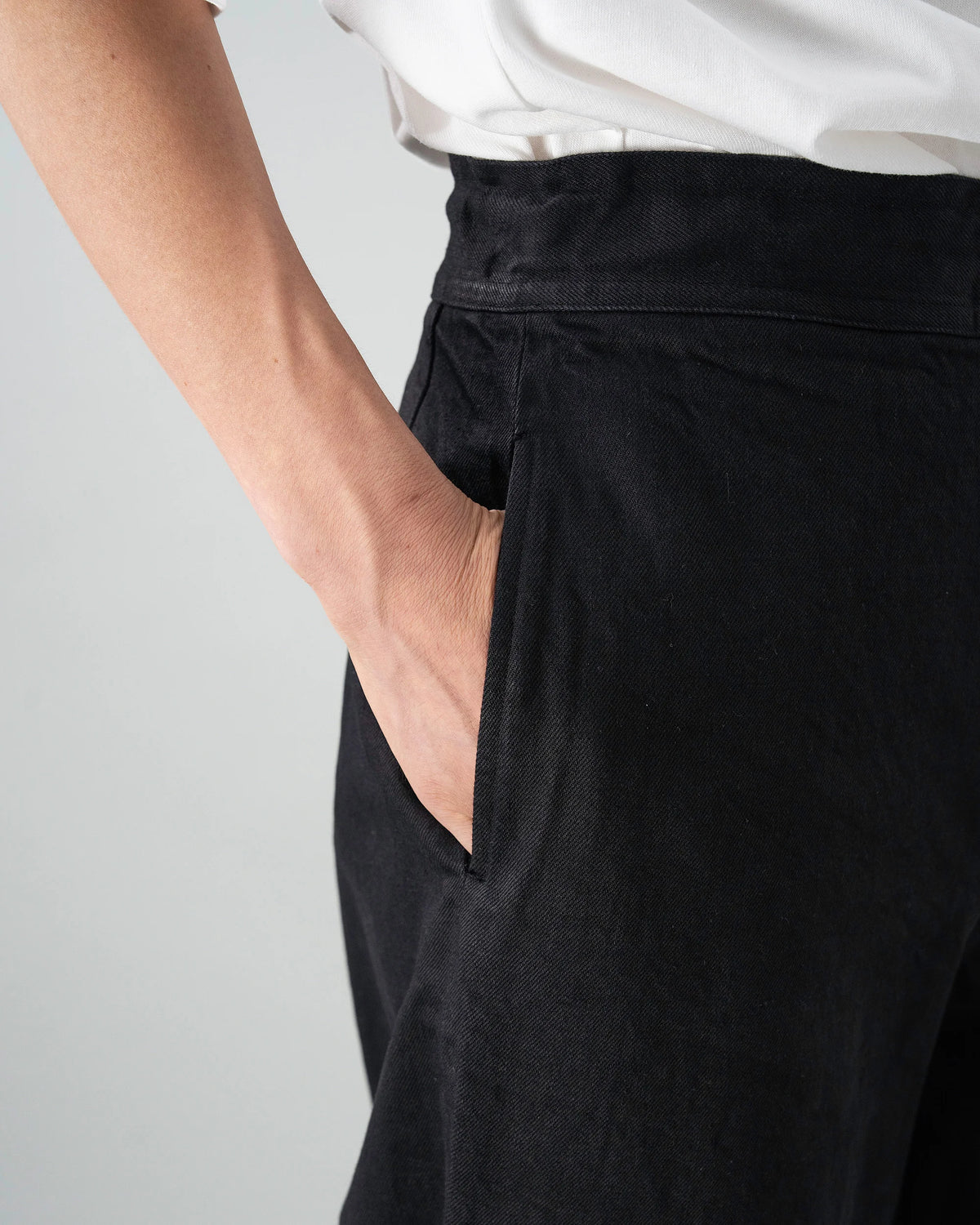 TAPERED DENIM PANTS