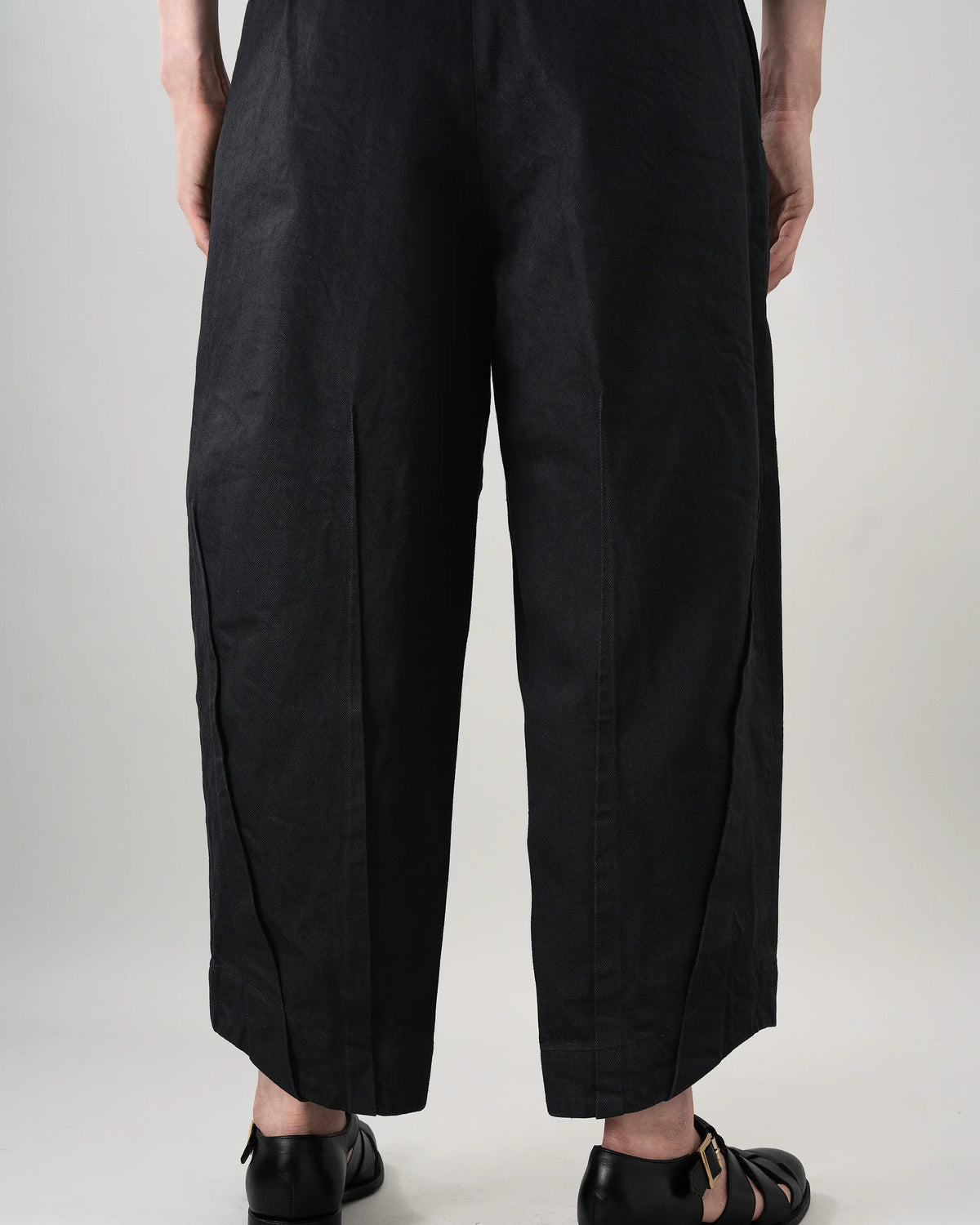TAPERED DENIM PANTS